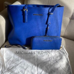 Michael Kors tote and wallet set with protective bag, like new condition